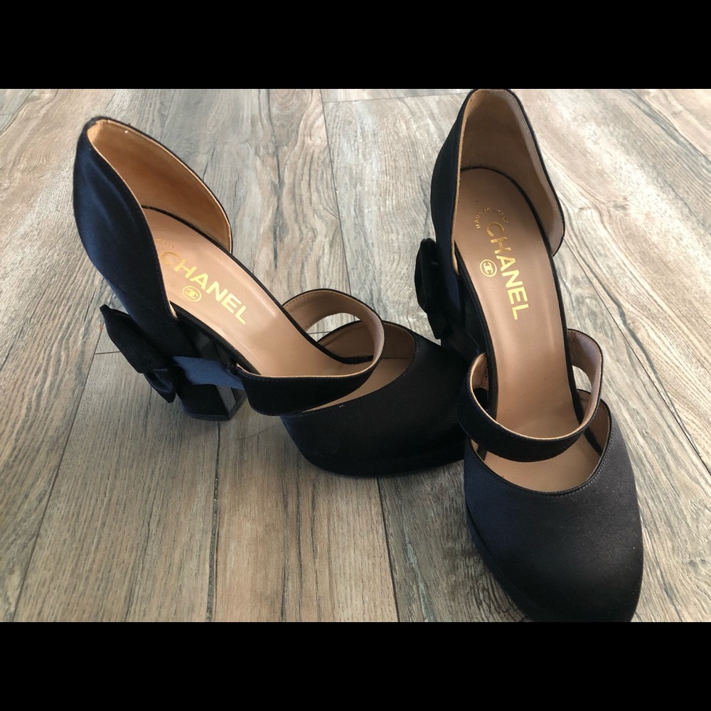 CHANEL black satin bow heels sz 40 9.5